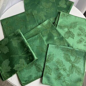 Holiday 8 green table napkins 16" square